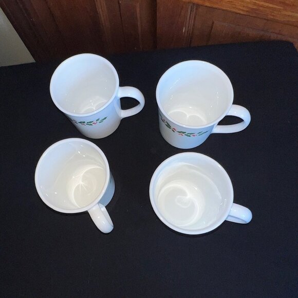 Set of 4 Vintage Corelle Corningware Holly Days Christmas Coffee Cups Mugs - Picture 6 of 8